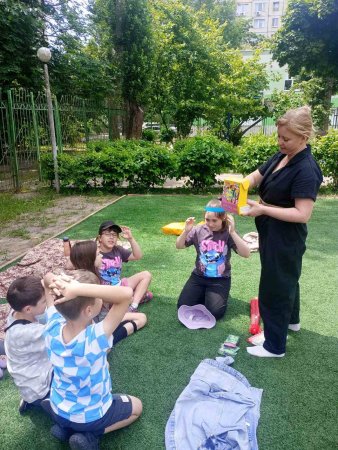 Speaking Club    : Fun and Games. Describing people, animals, things